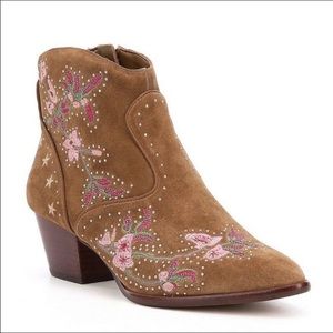 Gianni Bini suede western embroidered booties